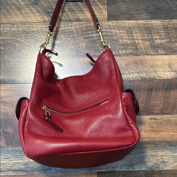 Red and Gold Shoulder Bag with Glossy Finish - Picture 5 of 9